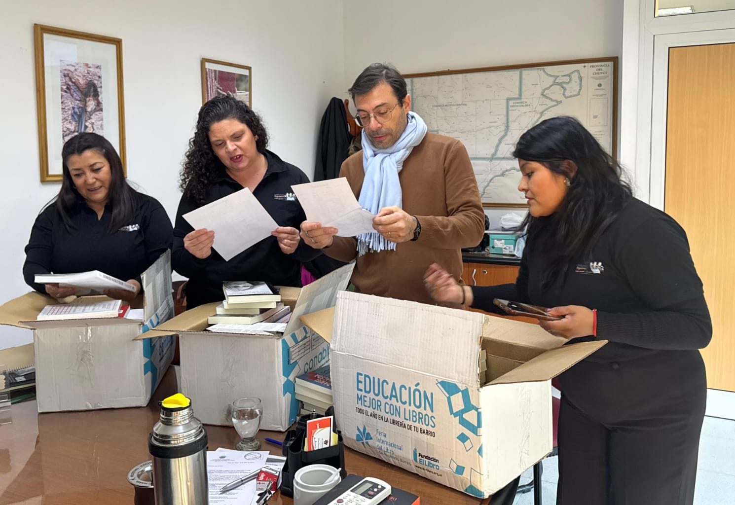 Provincia continúa con la distribución de libros en bibliotecas populares del Chubut