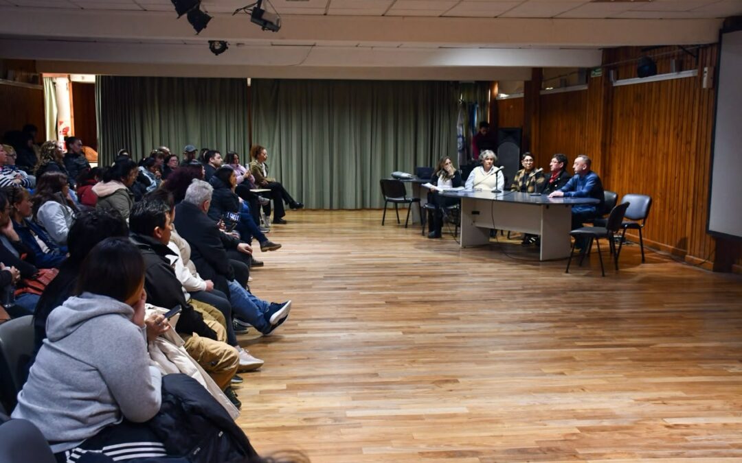 IPV y municipio informaron a vecinos de Valle Chico sobre el proceso de adjudicación de sus viviendas